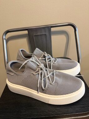 J Slides NYC Gray Knit Sneakers Comfort Lace Up Casual Women’s 7.5